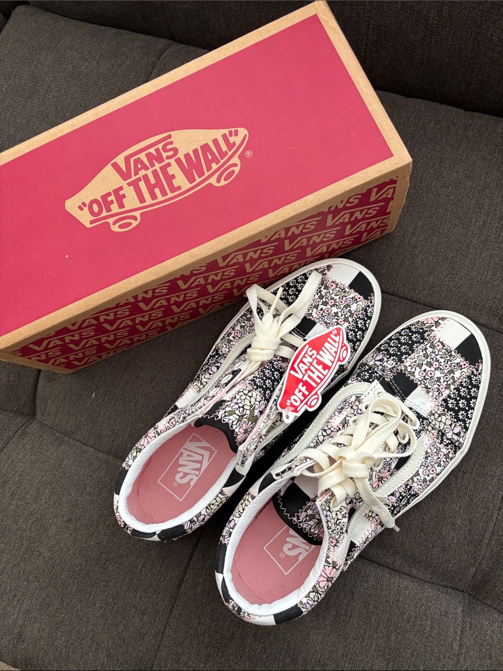 Vans Women's Floral Patchwork Old Skool Sneakers - Black/Pink/Cream - Picture 6 of 7